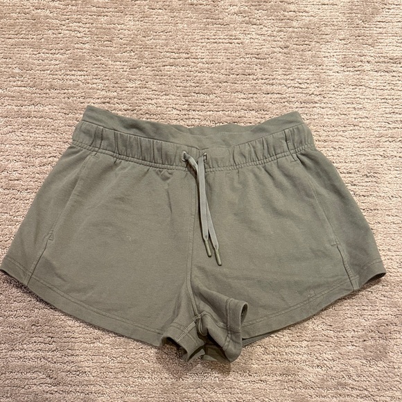 Lululemon Athletica Inner Glow High-Rise Short 3" Size 6 - Picture 4 of 8